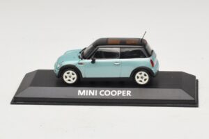 Mini Cooper S R53 Jasnoniebieski Metalik Z Czarnym Dachem Minichamps 1:43 MINI030 Metal