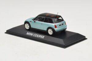 Mini Cooper S R53 Jasnoniebieski Metalik Z Czarnym Dachem Minichamps 1:43 MINI030 Metal — zdjęcie 3 z 4