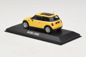 Mini Cooper S R53 Liquid Yellow Z Panoramicznym Dachem Minichamps 1:43 MINI013 Metal — zdjęcie 3 z 4