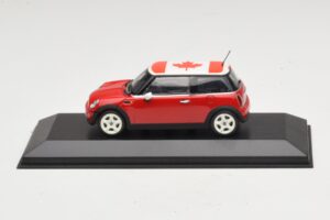 Mini Cooper S R53 Czerwony Z Flagą Kanadyjską Minichamps 1:43 MINI017 Metal