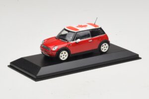 Mini Cooper S R53 Czerwony Z Flagą Kanadyjską Minichamps 1:43 MINI017 Metal — zdjęcie 2 z 5
