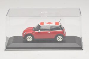 Mini Cooper S R53 Czerwony Z Flagą Kanadyjską Minichamps 1:43 MINI017 Metal — zdjęcie 4 z 5