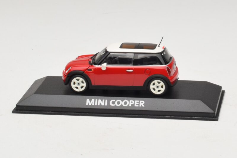 Mini Cooper S R53 Czerwony Z Panoramicznym Dachem Minichamps 1:43 MINI024 Metal