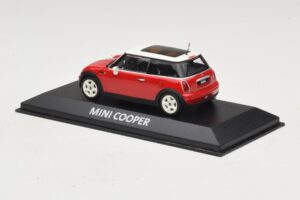 Mini Cooper S R53 Czerwony Z Panoramicznym Dachem Minichamps 1:43 MINI024 Metal — zdjęcie 3 z 5