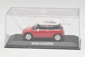 Mini Cooper S R53 Czerwony Z Panoramicznym Dachem Minichamps 1:43 MINI024 Metal — zdjęcie 4 z 5