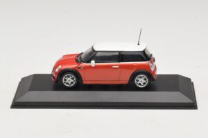 Mini Cooper S R53 Czerwony Z Białym Dachem Minichamps 1:43 MINI025 Metal
