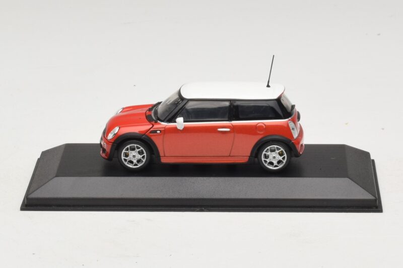 Mini Cooper S R53 Czerwony Z Białym Dachem Minichamps 1:43 MINI025 Metal