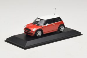 Mini Cooper S R53 Czerwony Z Białym Dachem Minichamps 1:43 MINI025 Metal — zdjęcie 2 z 5