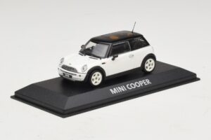 Mini Cooper S R53 Biały Z Czarnym Dachem Minichamps 1:43 MINI027 Metal — zdjęcie 2 z 4