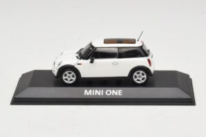 Mini Cooper S R53 Biały Z Panoramicznym Dachem Minichamps 1:43 MINI020 Metal