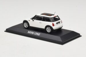 Mini Cooper S R53 Biały Z Panoramicznym Dachem Minichamps 1:43 MINI020 Metal — zdjęcie 3 z 5