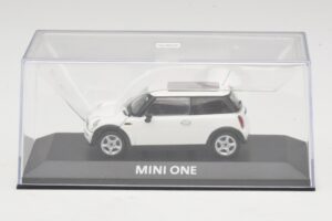Mini Cooper S R53 Biały Z Panoramicznym Dachem Minichamps 1:43 MINI020 Metal — zdjęcie 4 z 5