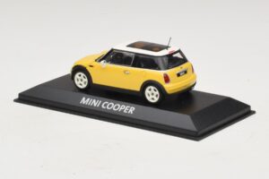 Mini Cooper S R53 Żółty Z Żółtym Panoramicznym Dachem Minichamps 1:43 MINI029 Metal — zdjęcie 3 z 4