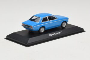 Opel Kadett C Niebieski Maxichamps 1:43 940045601 Metal — zdjęcie 2 z 5