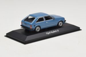 Opel Kadett D Niebieski Maxichamps 1:43 940044100 Metal — zdjęcie 2 z 5