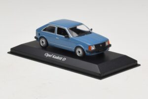 Opel Kadett D Niebieski Maxichamps 1:43 940044100 Metal — zdjęcie 3 z 5