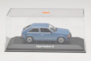 Opel Kadett D Niebieski Maxichamps 1:43 940044100 Metal — zdjęcie 4 z 5
