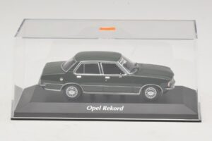Opel Rekord D Ciemnozielony Maxichamps 1:43 940044001 Metal — zdjęcie 4 z 5