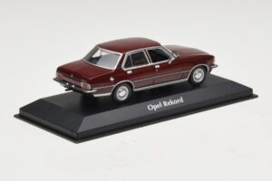 Opel Rekord D Ciemnoczerwony Maxichamps 1:43 940044000 Metal — zdjęcie 2 z 5