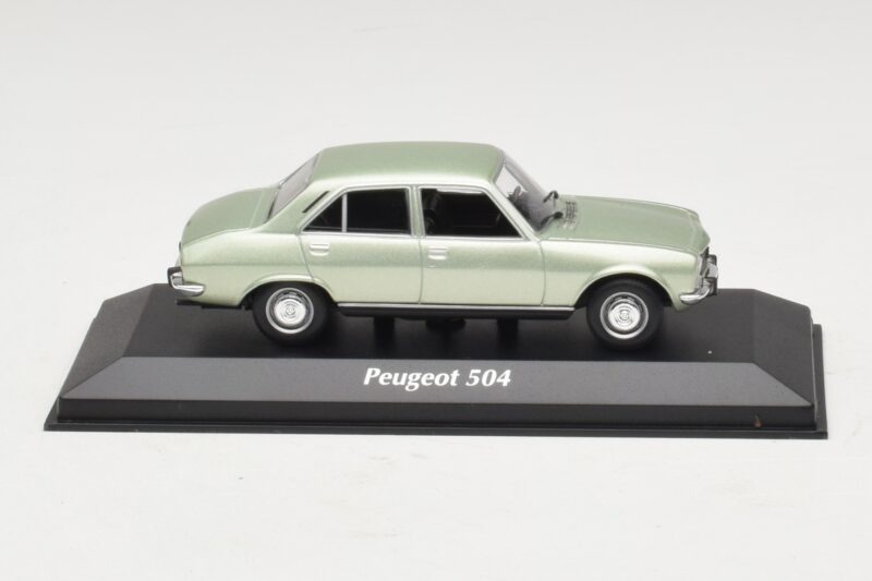 Peugeot 504 Jasnozielony Metalik Maxichamps 1:43 940112501 Metal
