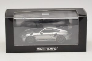 Porsche 911 991.2 GT3 RS Srebrny Minichamps 1:43 410067020 Metal — zdjęcie 5 z 5