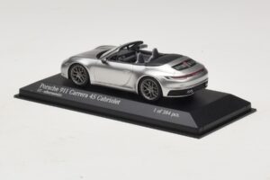 Porsche 911 992 Carrera 4S Kabriolet Srebrny Minichamps 1:43 410069330 Metal — zdjęcie 3 z 5