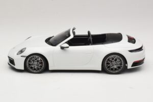 Porsche 911 992 Carrera 4S Kabriolet Biały Minichamps 1:18 155067330 Metal — zdjęcie 3 z 6