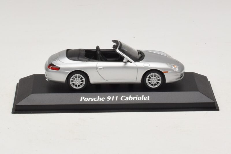 Porsche 911 996 Kabriolet Srebrny Maxichamps 1:43 Porsche 911 996 Kabriolet Srebrny Maxichamps 1:43 940061031 Metal