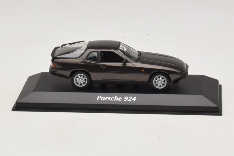 Porsche 924 Brązowy Metalik Maxichamps 1:43 940062121 Metal