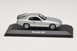 Porsche 924 Srebrny Maxichamps 1:43 940062120 Metal