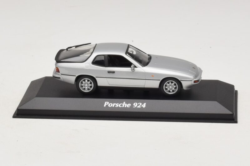 Porsche 924 Srebrny Maxichamps 1:43 940062120 Metal