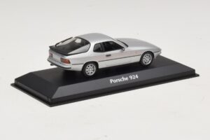 Porsche 924 Srebrny Maxichamps 1:43 940062120 Metal — zdjęcie 2 z 5