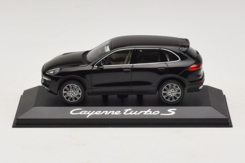 Porsche Cayenne 958 Turbo S Czarny Minichamps 1:43 Porsche Cayenne 958 Turbo S Czarny Minichamps 1:43 WAP0200220E Metal