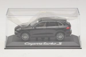 Porsche Cayenne 958 Turbo S Czarny Minichamps 1:43 WAP0200220E Metal — zdjęcie 4 z 5