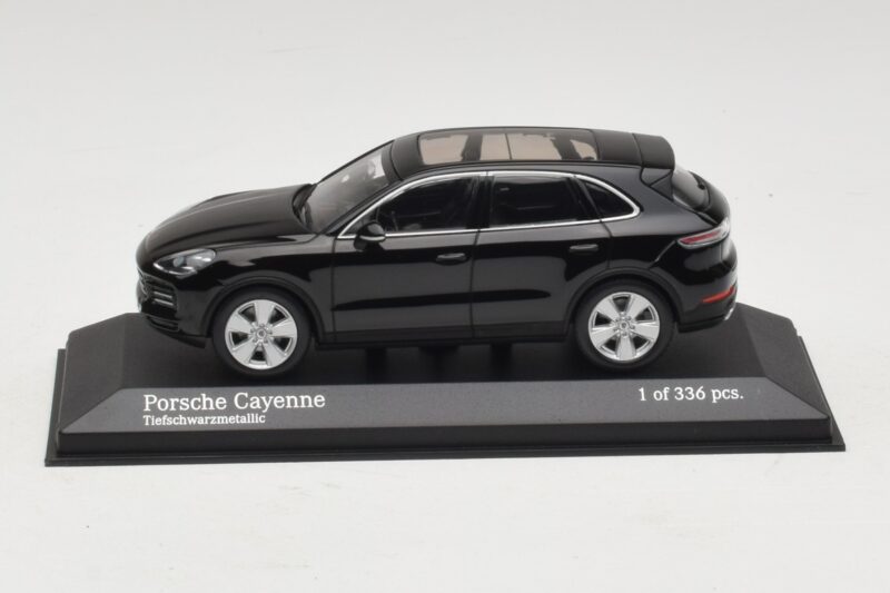 Porsche Cayenne Czarny Metalik Minichamps 1:43 410066301 Metal