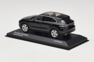 Porsche Cayenne Czarny Metalik Minichamps 1:43 410066301 Metal — zdjęcie 3 z 5