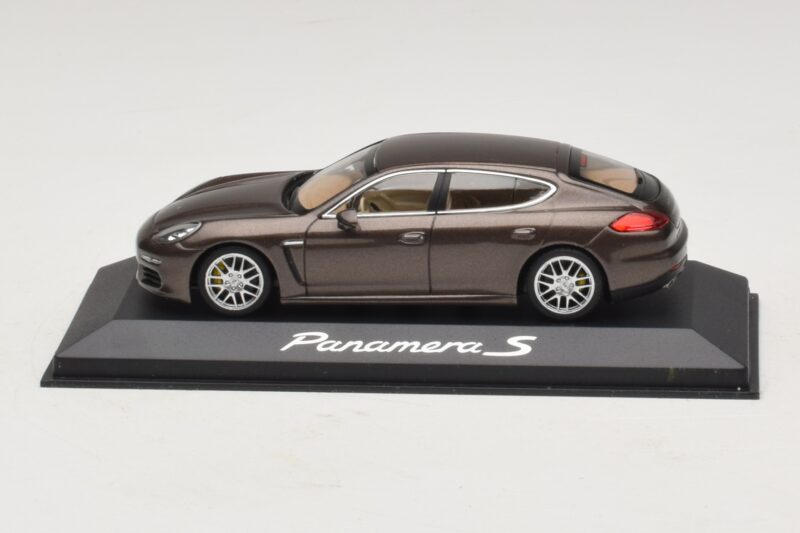 Porsche Panamera 970 S Brązowy Metalik Minichamps 1:43 Porsche Panamera 970 S Brązowy Metalik Minichamps 1:43 WAP0203400E Metal