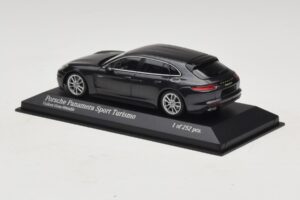 Porsche Panamera 971 4 E-Hybrid Sport Turismo Szary Minichamps 1:43 410066112 Metal — zdjęcie 3 z 5