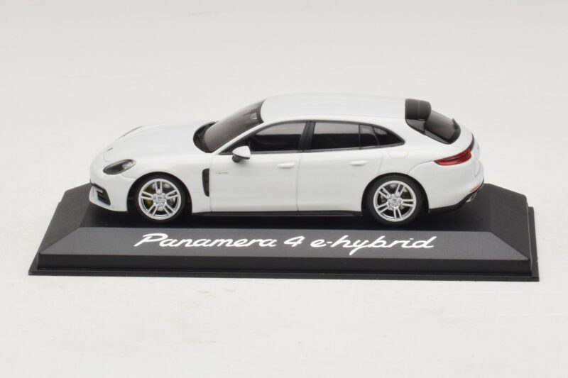 Porsche Panamera 971 4 E-Hybrid Biały Minichamps 1:43 Porsche Panamera 971 4 E-Hybrid Biały Minichamps 1:43 WAP0207620H Metal