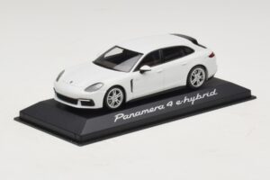 Porsche Panamera 971 4 E-Hybrid Biały Minichamps 1:43 WAP0207620H Metal — zdjęcie 2 z 5