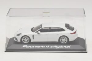 Porsche Panamera 971 4 E-Hybrid Biały Minichamps 1:43 WAP0207620H Metal — zdjęcie 4 z 5