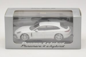 Porsche Panamera 971 4 E-Hybrid Biały Minichamps 1:43 WAP0207620H Metal — zdjęcie 5 z 5