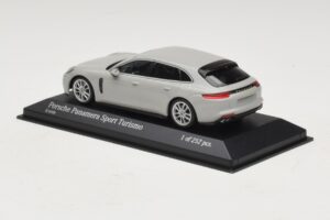 Porsche Panamera 971 Sport Turismo 4E-Hybrid Szary Minichamps 1:43 410066114 Metal — zdjęcie 3 z 5