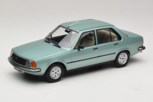 Renault 18 Jasnozielony MCG 1:18 MCG18596 Metal