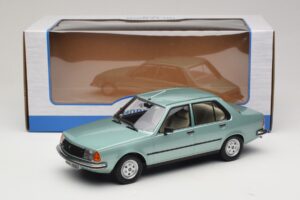 Renault 18 Jasnozielony MCG 1:18 MCG18596 Metal — zdjęcie 6 z 6