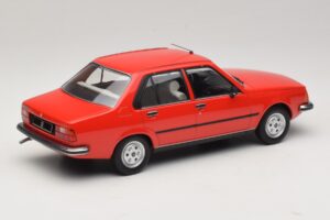 Renault 18 Czerwony MCG 1:18 MCG18595 Metal — zdjęcie 2 z 6