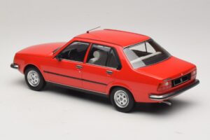 Renault 18 Czerwony MCG 1:18 MCG18595 Metal — zdjęcie 5 z 6