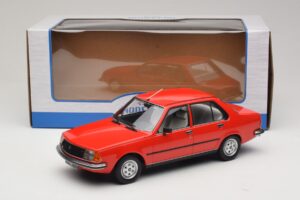 Renault 18 Czerwony MCG 1:18 MCG18595 Metal — zdjęcie 6 z 6
