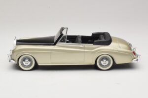 Rolls-Royce Silver Cloud II Srebrny Solido 1:18 8006 Metal — zdjęcie 3 z 6