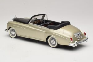 Rolls-Royce Silver Cloud II Srebrny Solido 1:18 8006 Metal — zdjęcie 5 z 6